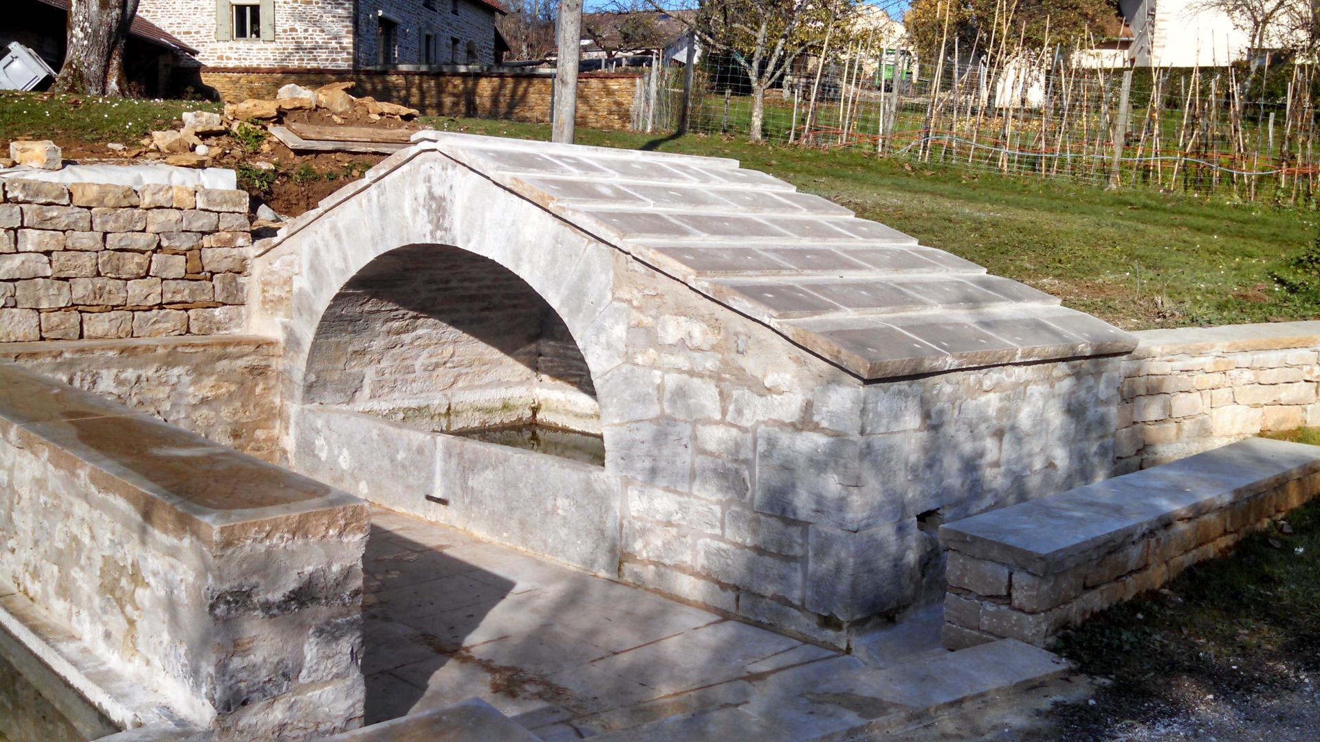 St Cyr Montmalin : Partie fontaine restaurée